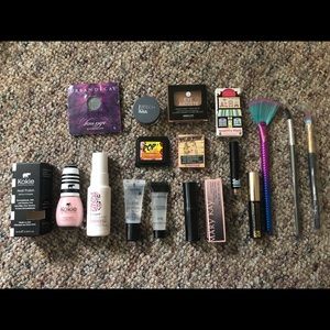 High End Makeup & Brush Bundle $4.99 S&H until 3PM